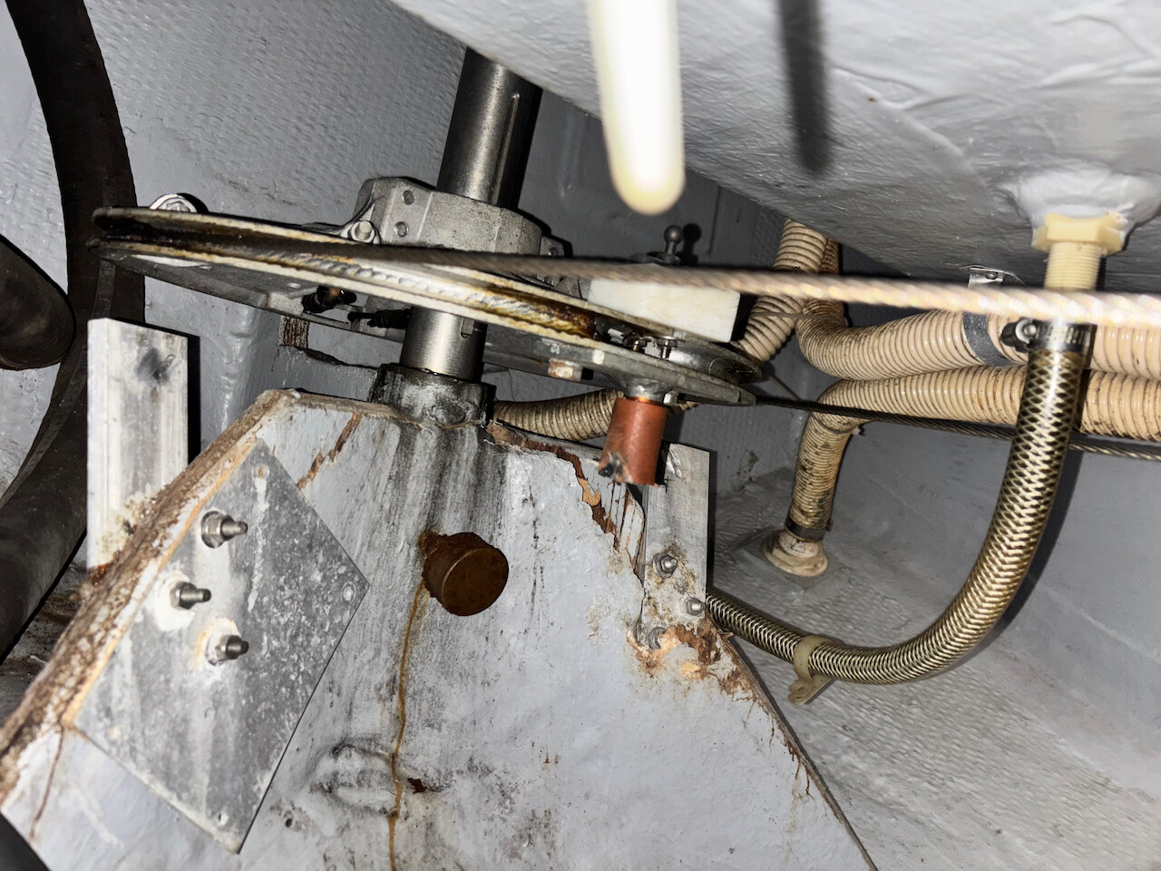 Misty rudder stops, gussets Jan 2025 - 1 of 1.jpeg